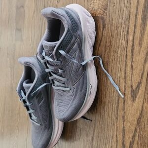 New Balance Size 8 women's fresh foam X 1080